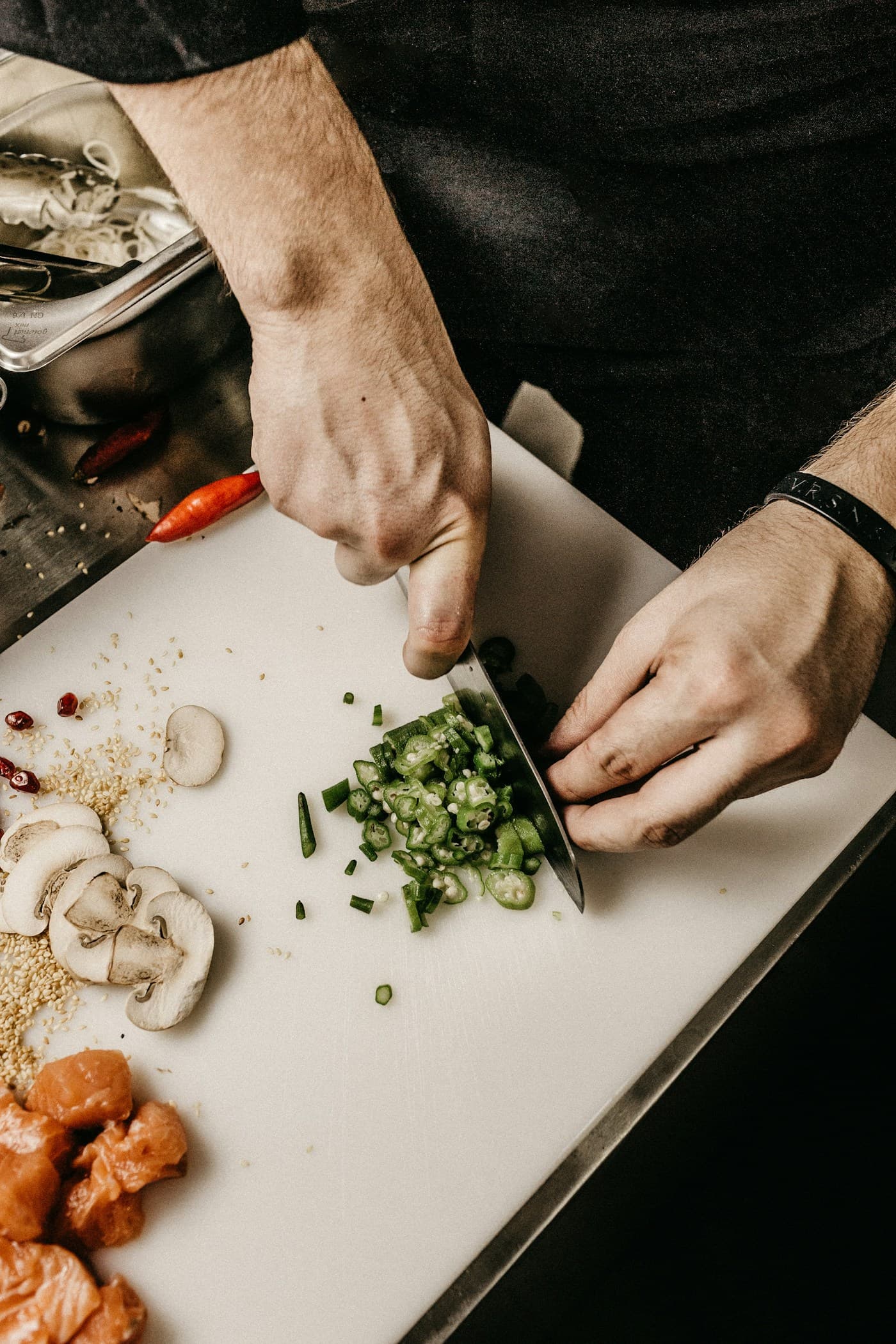 Chef preparando prato